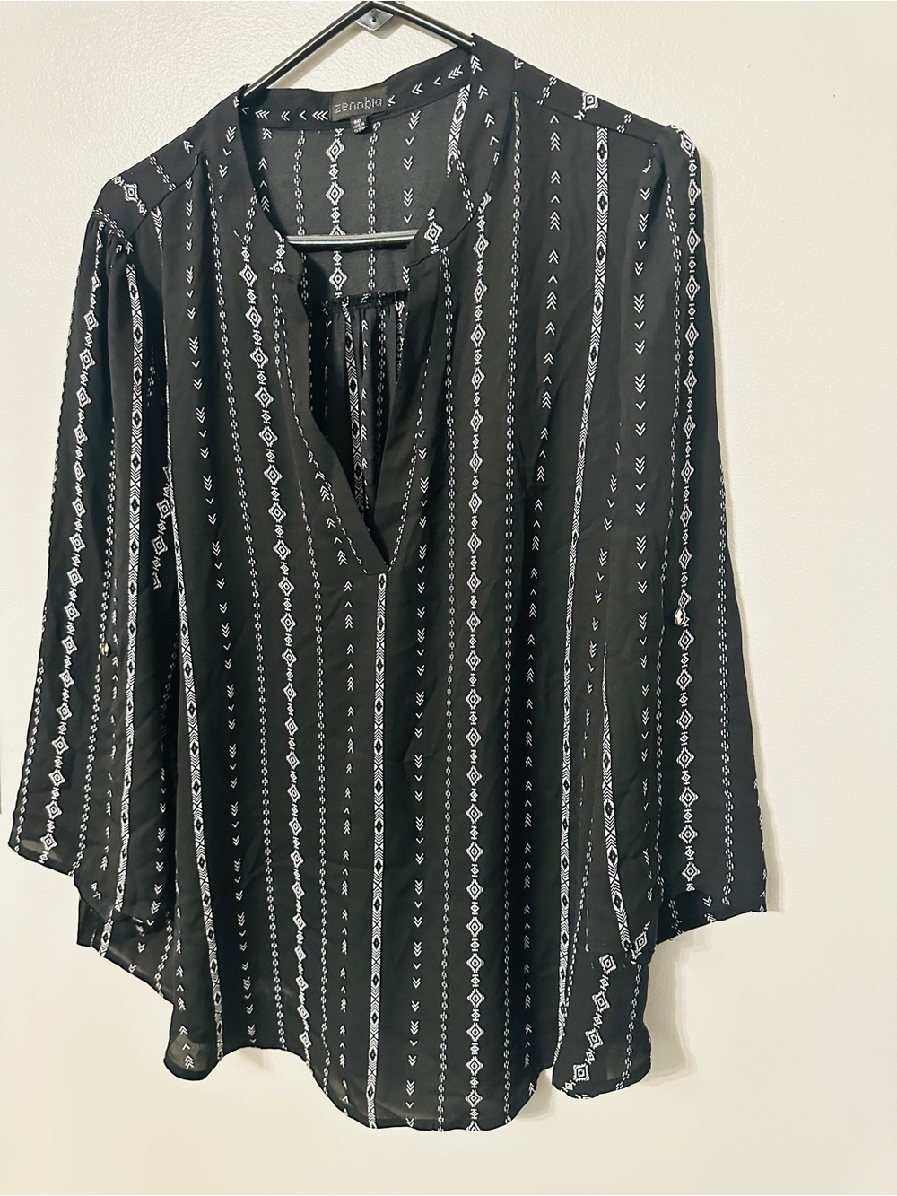 Zenobia 3XL Plus Size Boho Geometric Blouse Black White Roll Tab Sleeve V Neck - Picture 2 of 12